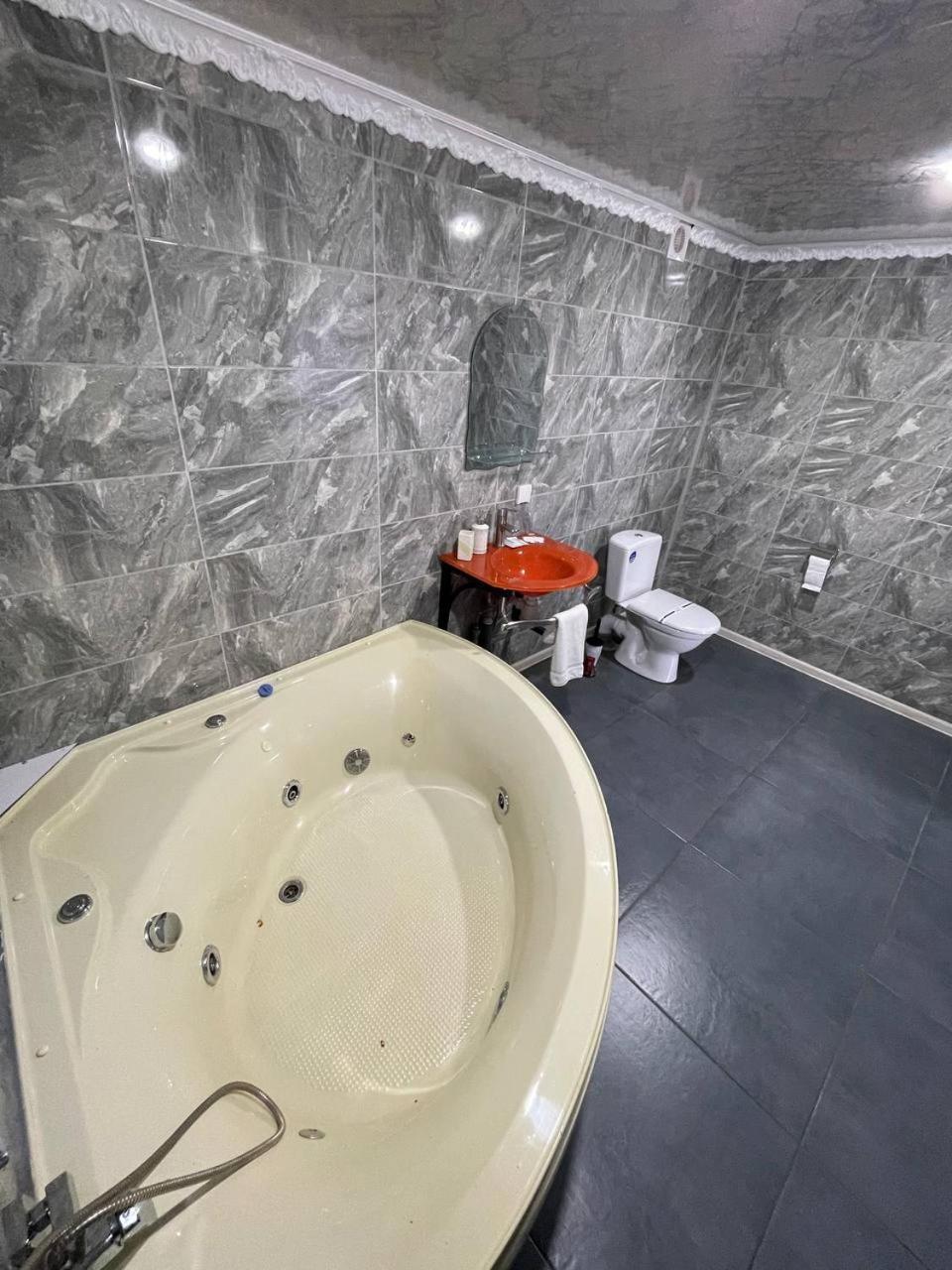 Lux Aquapark 4* פולטבה