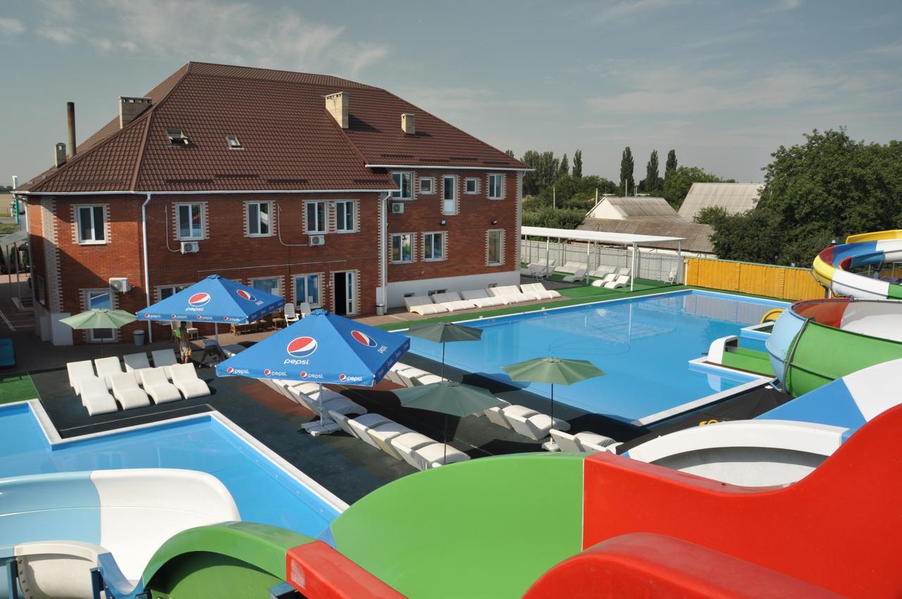 מלון Lux Aquapark פולטבה
